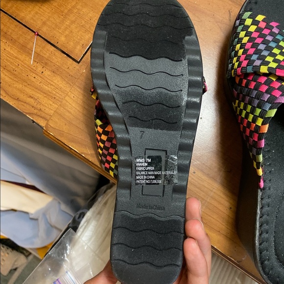 Cute 90’s style walking shoes - Picture 3 of 3